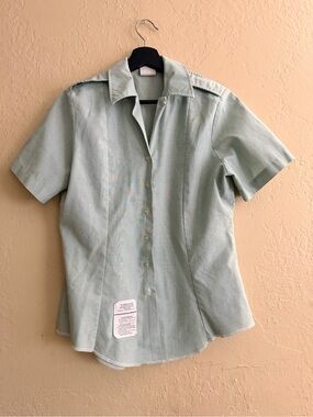 Vintage Women's Short-Sleeve Button Down Shirt in Light Mint